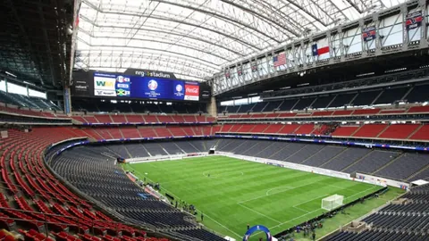 馬龍輕鬆取笑哈登奇才首戰40分，稱其易如反掌