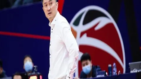 郭士强执掌男篮战绩不佳，11战仅1胜连续11场失利